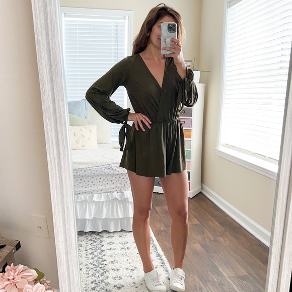 (MOD boutique) super soft olive green long sleeve romper - Picture 4 of 8